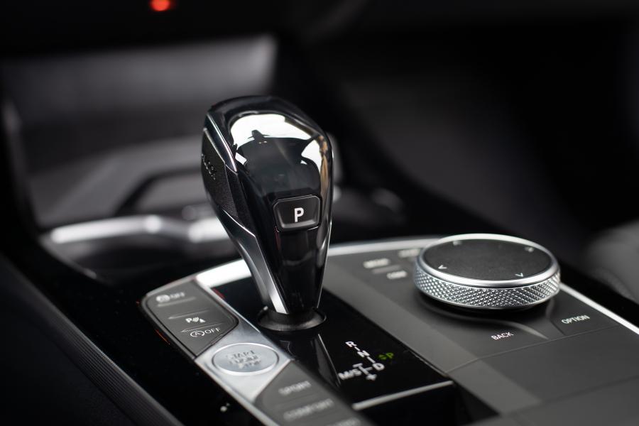 Детали интерьера BMW 118i Luxury Line (F40) 2019 года  (WW) (фото 38 из 40)